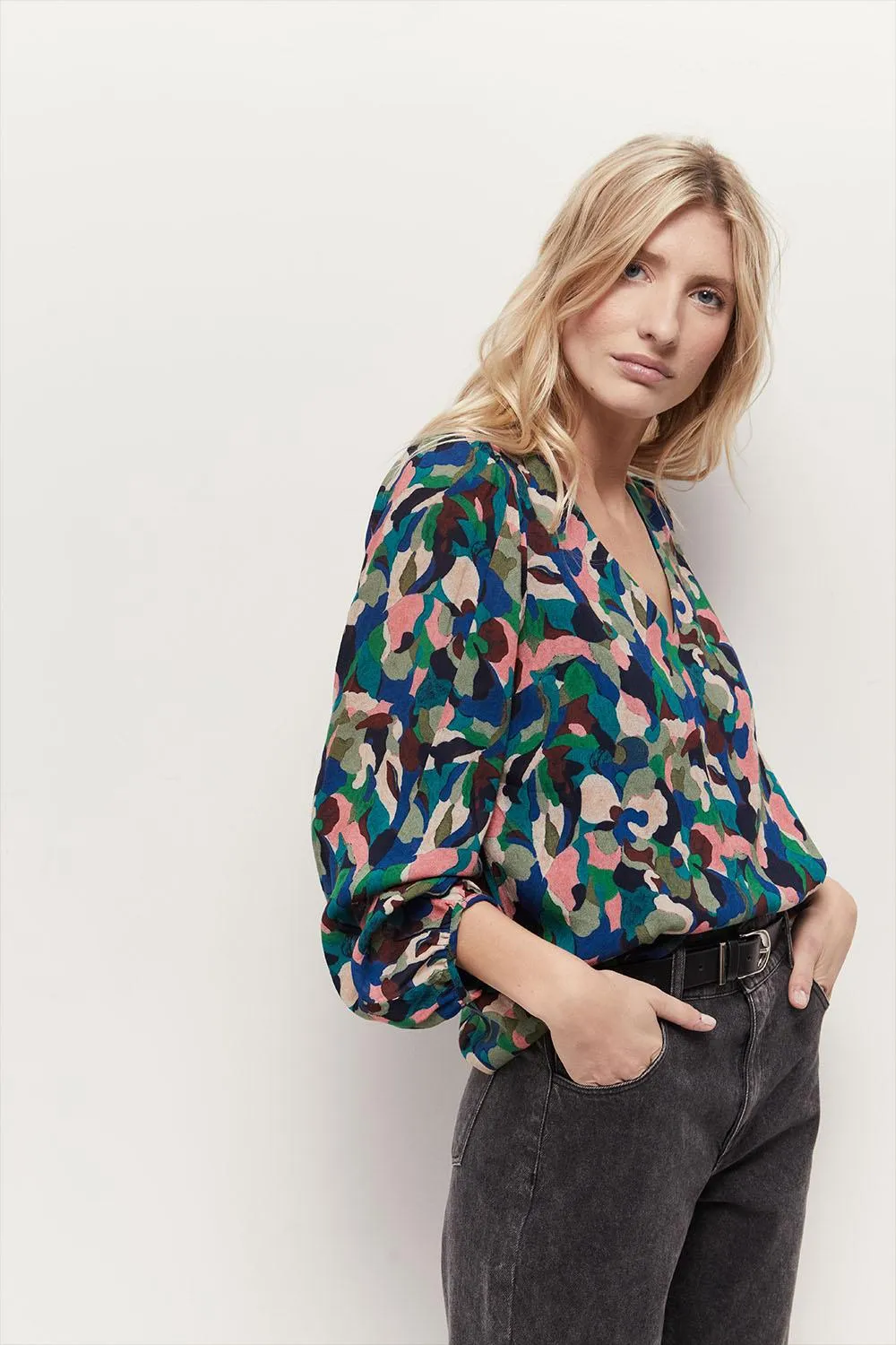 CORTES - Blouse indigo à imprimé camouflage