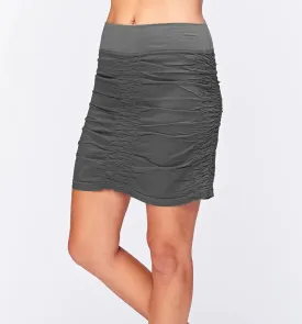 The trace skirt in charcoal
